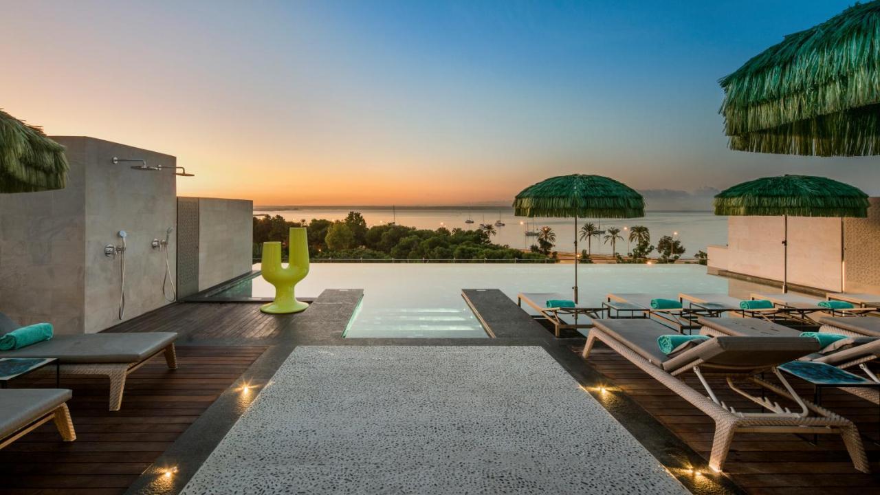 เอล ยอเรนซ์ ปาร์ก เดลา มาร์ Hotel ปัลมาเดมายอร์กา ภายนอก รูปภาพ The hotel's rooftop pool