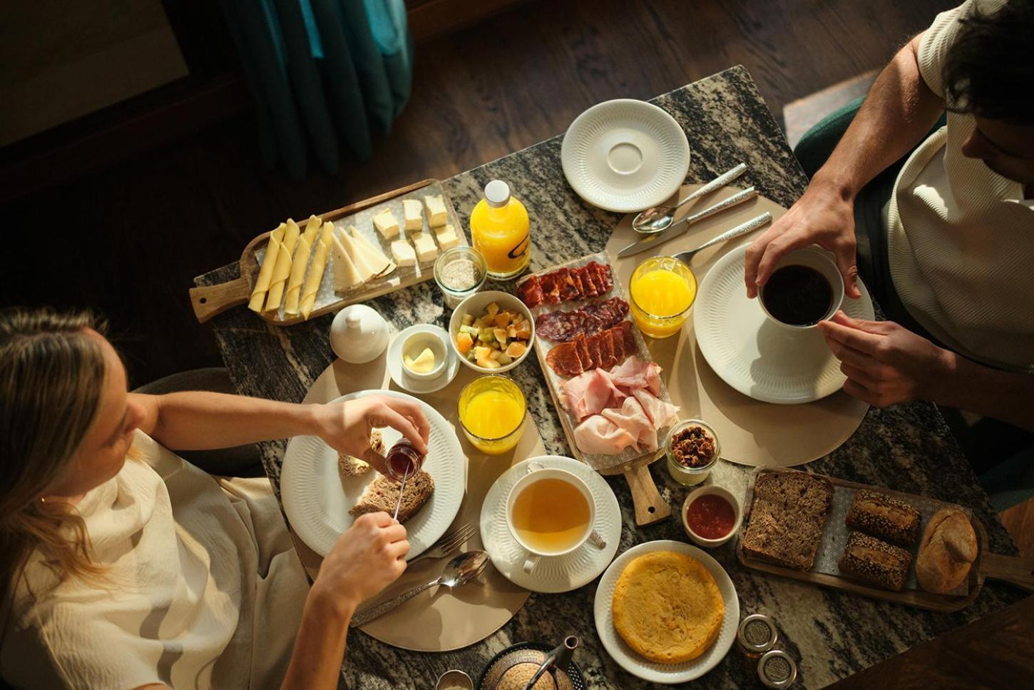 เอล ยอเรนซ์ ปาร์ก เดลา มาร์ Hotel ปัลมาเดมายอร์กา ภายนอก รูปภาพ A typical breakfast