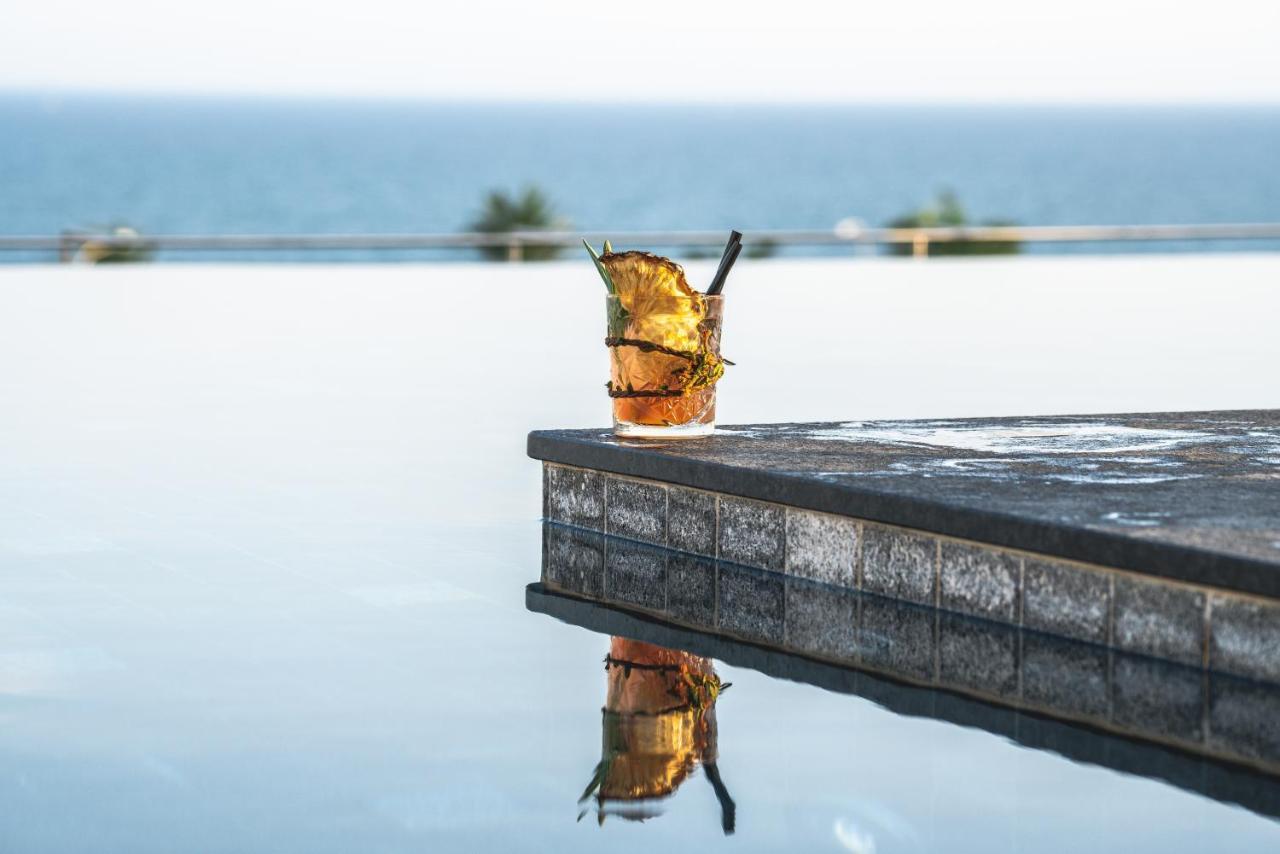 เอล ยอเรนซ์ ปาร์ก เดลา มาร์ Hotel ปัลมาเดมายอร์กา ภายนอก รูปภาพ A cocktail at the bar