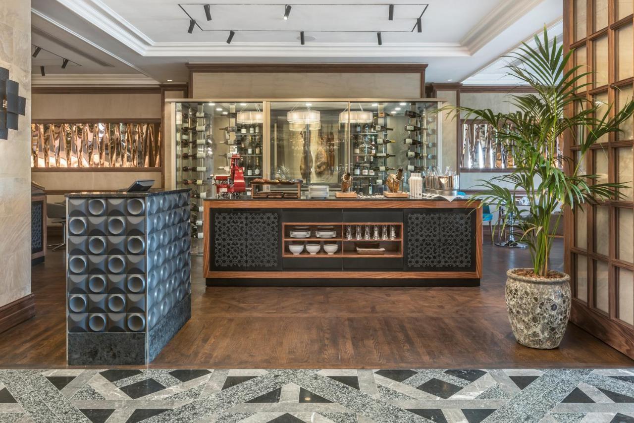 เอล ยอเรนซ์ ปาร์ก เดลา มาร์ Hotel ปัลมาเดมายอร์กา ภายนอก รูปภาพ The kitchen at the restaurant
